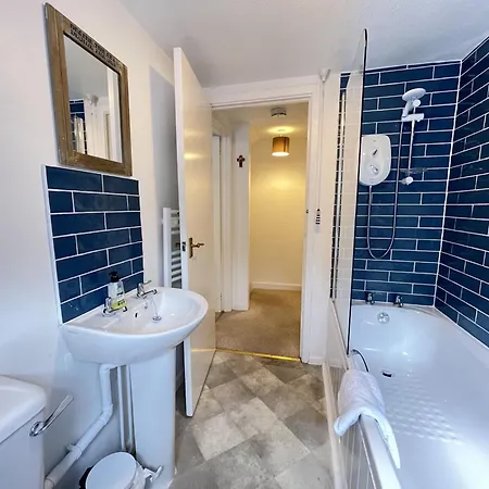 The Bolthole, A Cosy, Contemporary Cottage! St Ives (Cornwall)